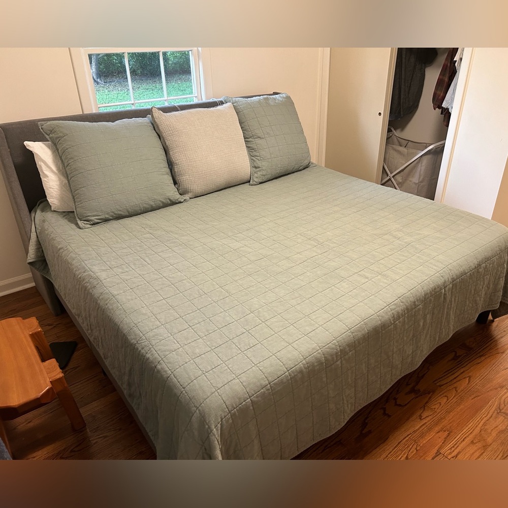 Casaluna king size heavyweight linen blend quilt + 3 euro shams, sage green